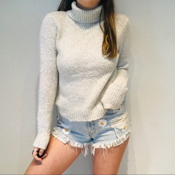 Brandy Melville Sweaters - Brandy Melville light gray turtleneck sweater